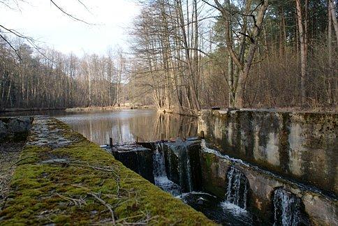 Tutaj, przy stawie Gierka