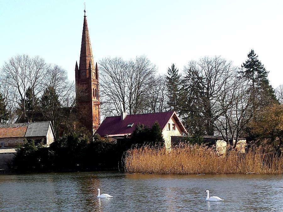 Kołowo - staw i kosciółek