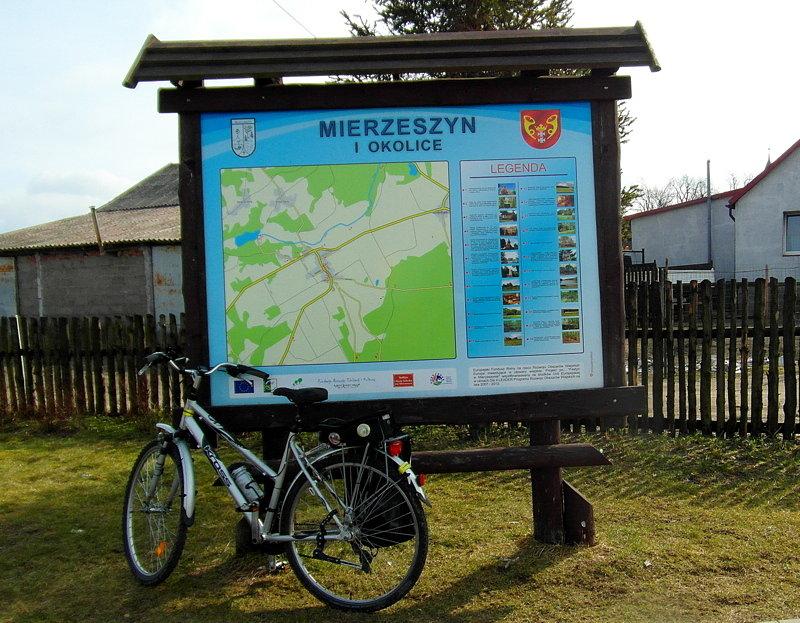 Tablica informacyjna w Mierzeszynie