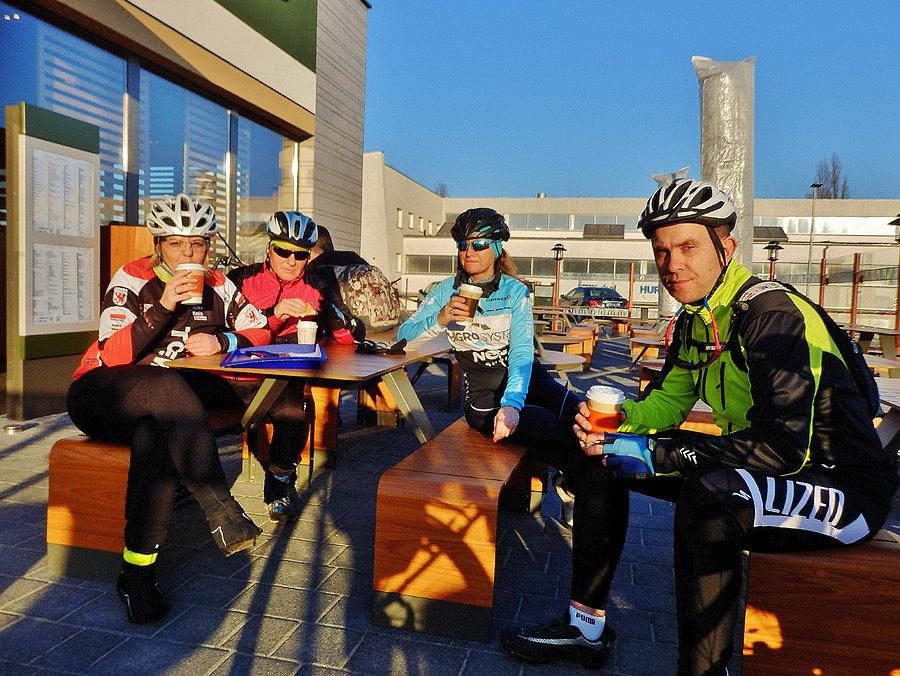Wypad rowerowy do Gdańska - docelowe miejsce KFC. Wracamy do Tczewa. Odpoczynek przy kawce