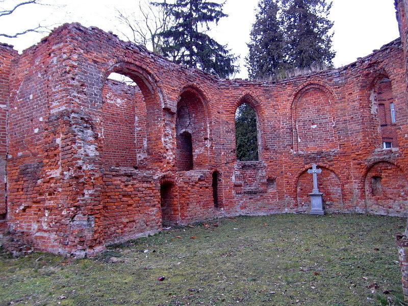 Ruiny kościoła Św. Katarzyny w Borętach
