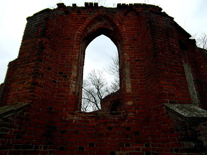 Ruiny kościoła Św. Katarzyny w Borętach