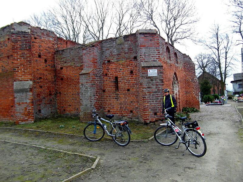 Ruiny kościoła Św. Katarzyny w Borętach