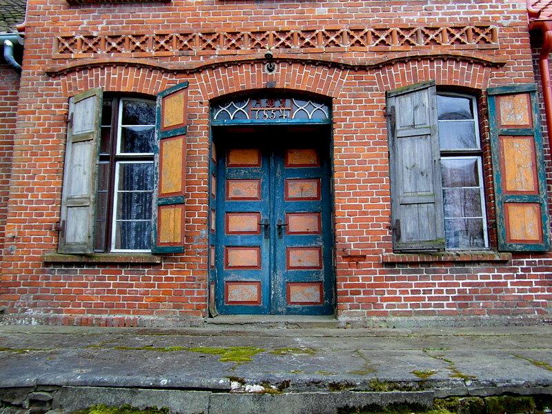 Front domu w Borętach