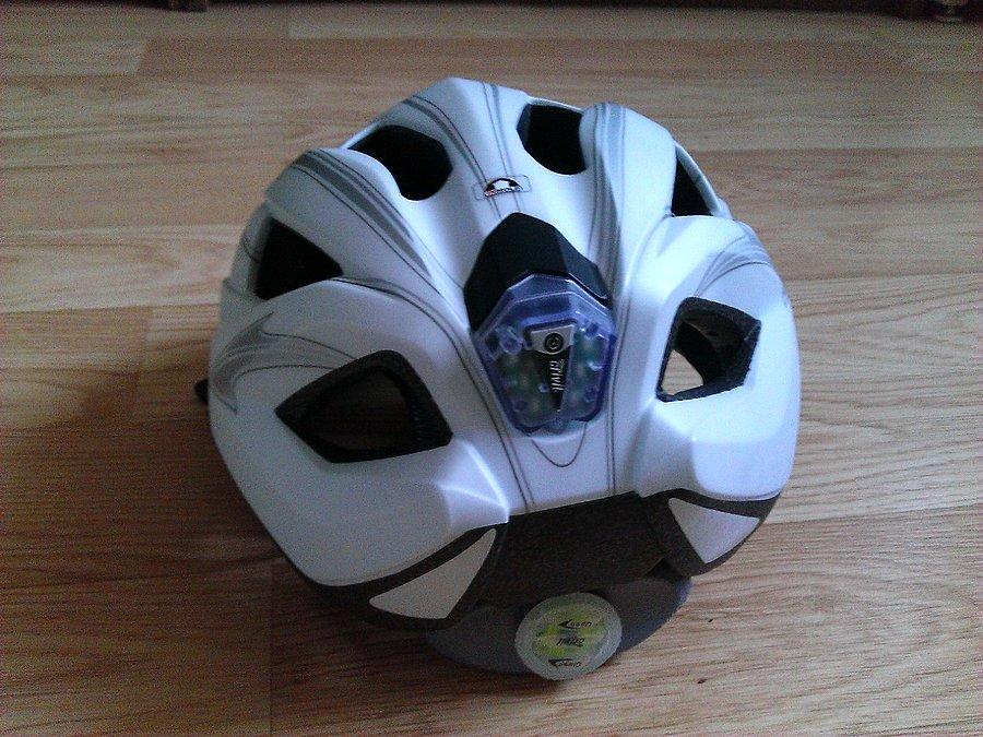 Kask z tyłu