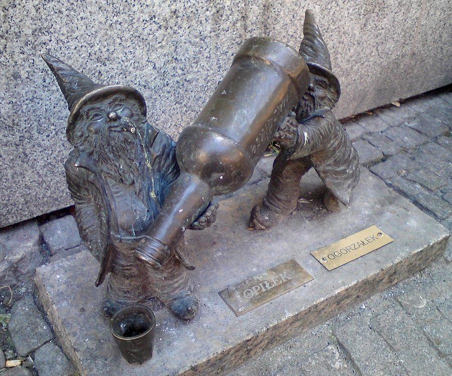 Ogorzałek i Opiłek, ul. św, Mikołaja