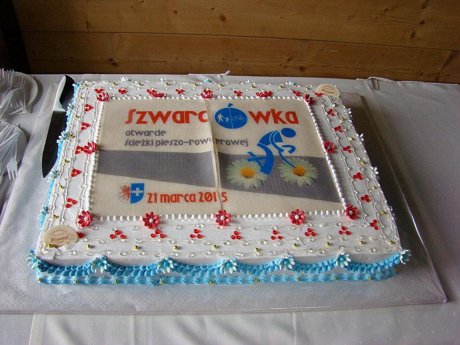 Otwarcie ścieżki pieszo rowerowej z Przecławia do Kołbaskowa. W Smętowicach uroczysty , wielki tort