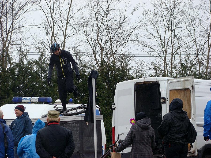 Otwarcie ścieżki pieszo rowerowej z Przecławia do Kołbaskowa. W Smętowicach - Pokazy akrobacji rowerowych