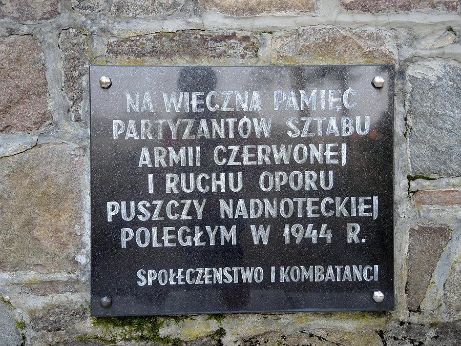Tablica na pomniku