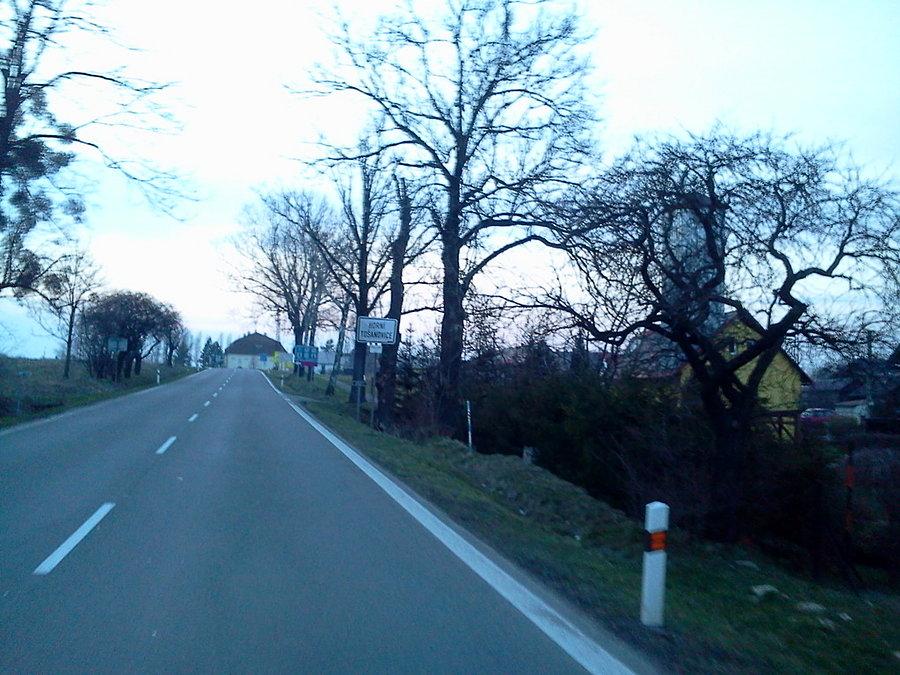 Podjazd do dworu w Toszanowicach Górnych