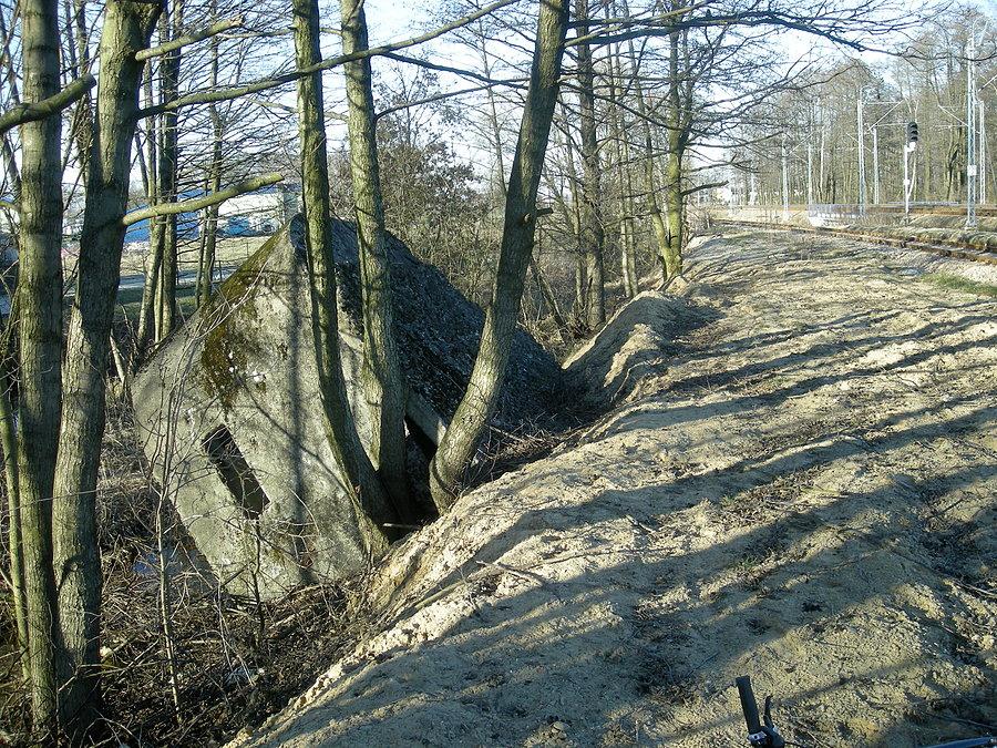 Lubliniec - polski bunkier wywieziony na bocznicę kolejową