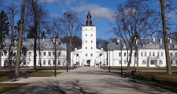 Wieża Wjazdowa w zespole pałacowo-parkowym Radziwiłłów w Białej Podlaskiej