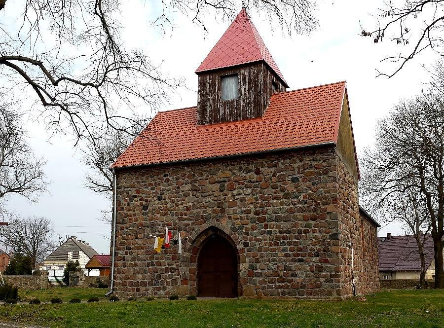 Kościół filialny p.w. Bożego Ciała z k. XIII w. w kamieńcu