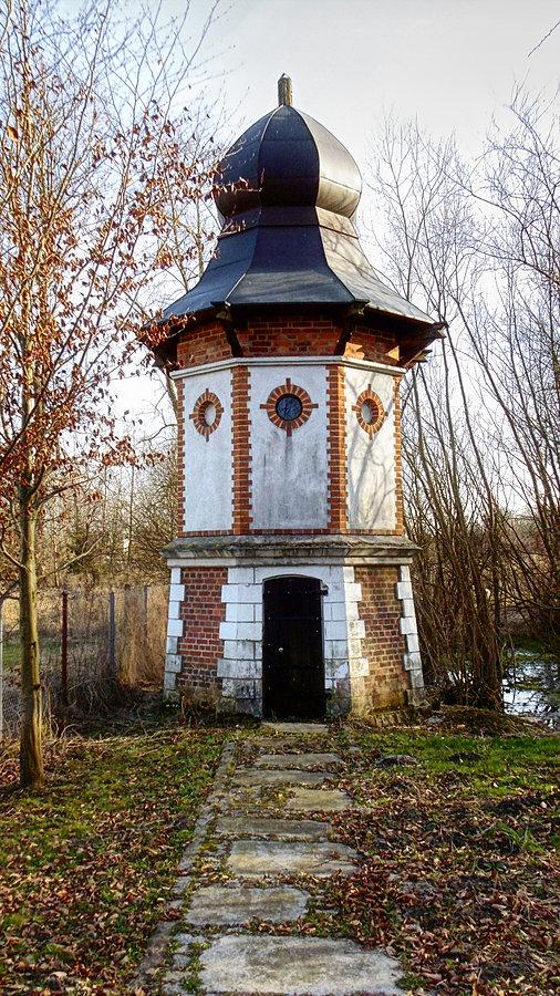 Zabytkowy gołębnik w Małkocinie
