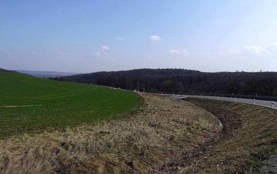 Hrabyně. Widoki na podjezdzie
