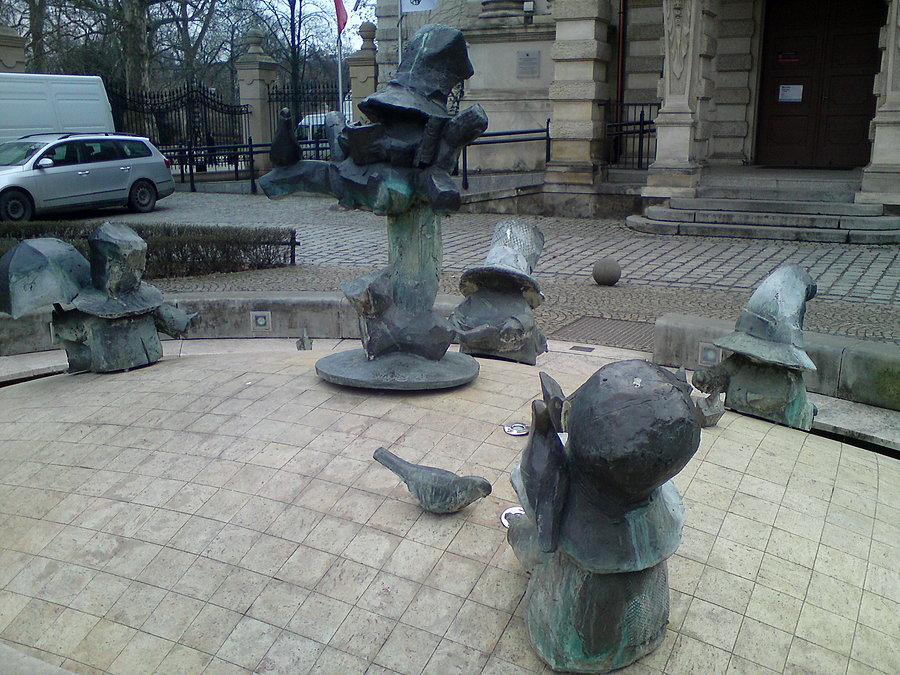 Krasnale Wodne; Wierzbownik, Parasolnik, Zbierający Wodę, Puszczający Stateczki, Karmiący Ptaki, pl. Teatralny