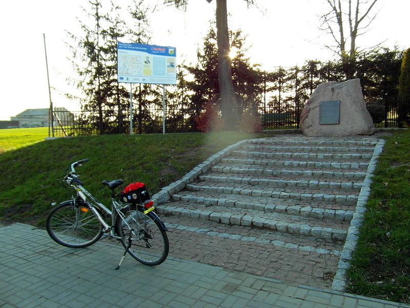 Tablica upamiętniająca pobyt Gen. Henryka Dąbrowskiego w Narkowach