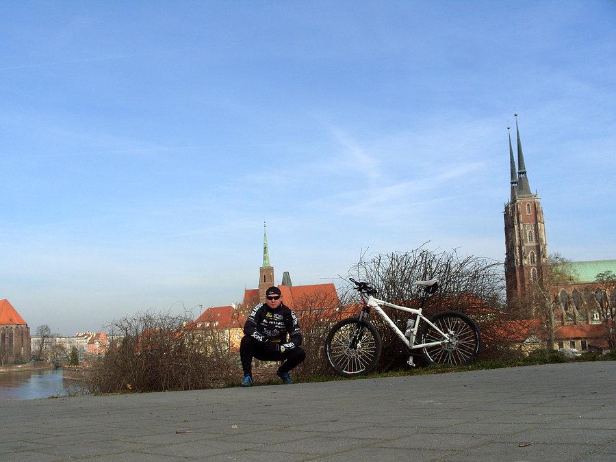 Tak to ten gość narzeka na ścieżki rowerowe ;))) jak coś to do niego pretensje i niezadowolenia ;))))