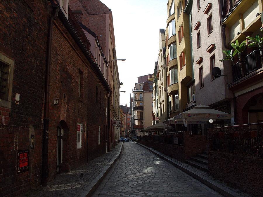 Ulica Łazienna, chyba dobrze napisałem nazwę. Trochę mi przypomina ulicę z Lloret De Mar