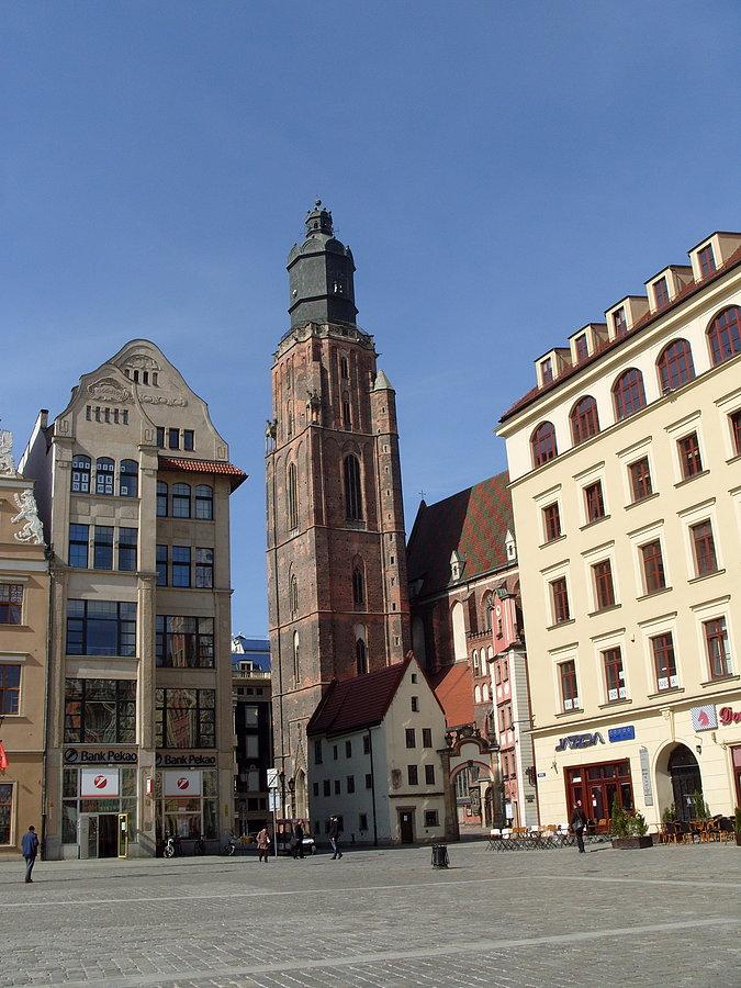 Ostatnie spojrzenie na rynku chyba na kościół wojskowo-cywilny pod wezwaniem św. Elżbiety. Choć palca od rękawiczki nie dam sobie obciąć ;)))