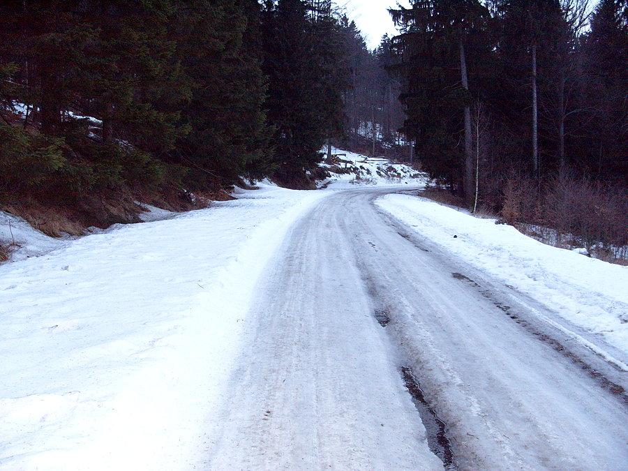 A co do wiosny nic bardziej mylnego 7km do schroniska Jagodna po takiej super drodze przeznaczonej do tanga bo jadąc cały czas tańczyłem walcząc o przetrwanie ;), oczywiście udało się