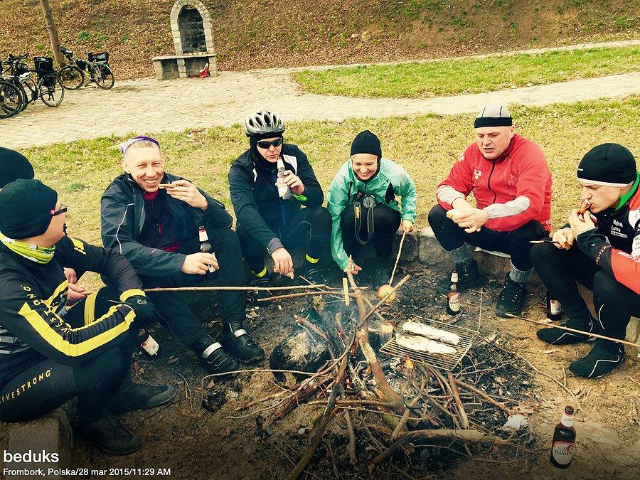 Siedza piją lulek nie pala ale tabkę zażywają