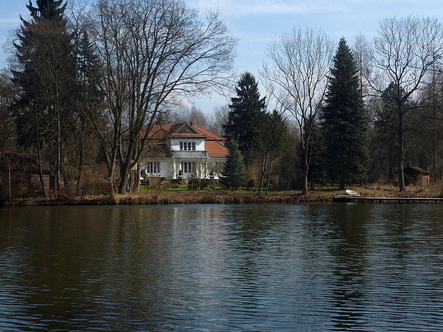 Dwór nad stawem. Adamowizna