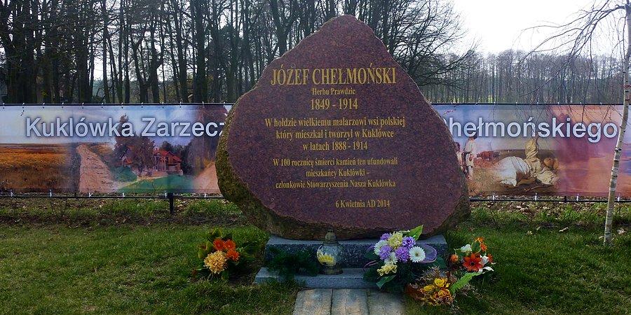 Kamień w pobliżu domu Józefa Chełmońskiego. Kuklówka Zarzeczna
