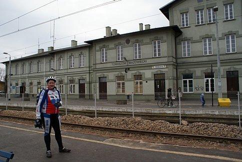 Czekający Darek na dworcu tomaszowskim na pociąg do domu :)