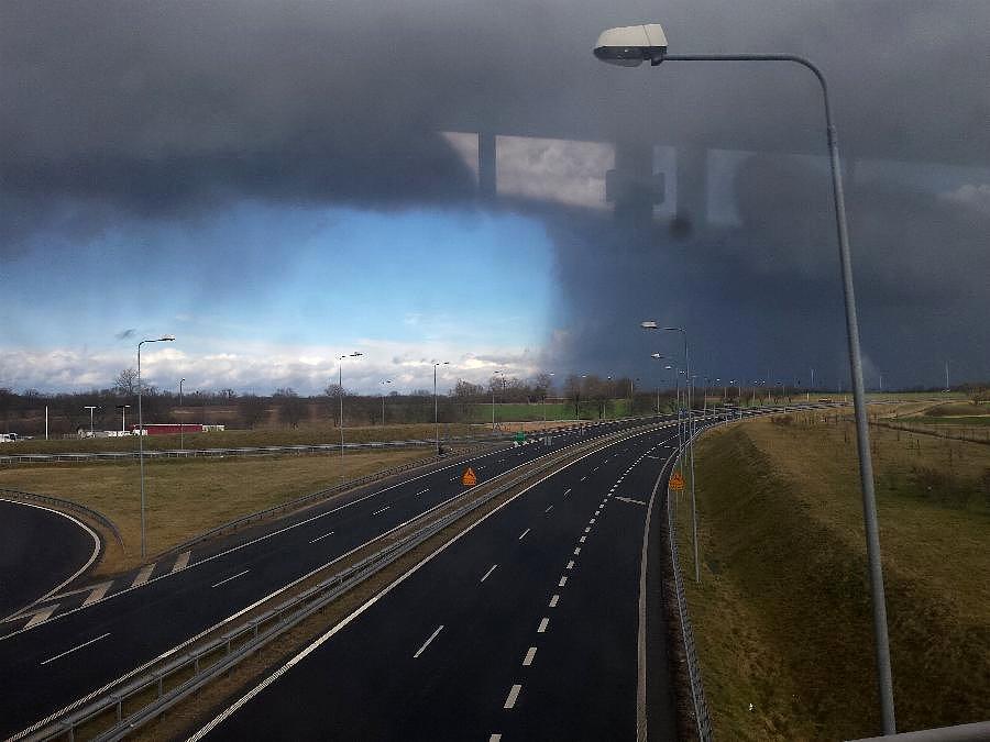 Poniedziałkowe niebo nad Sułkowem