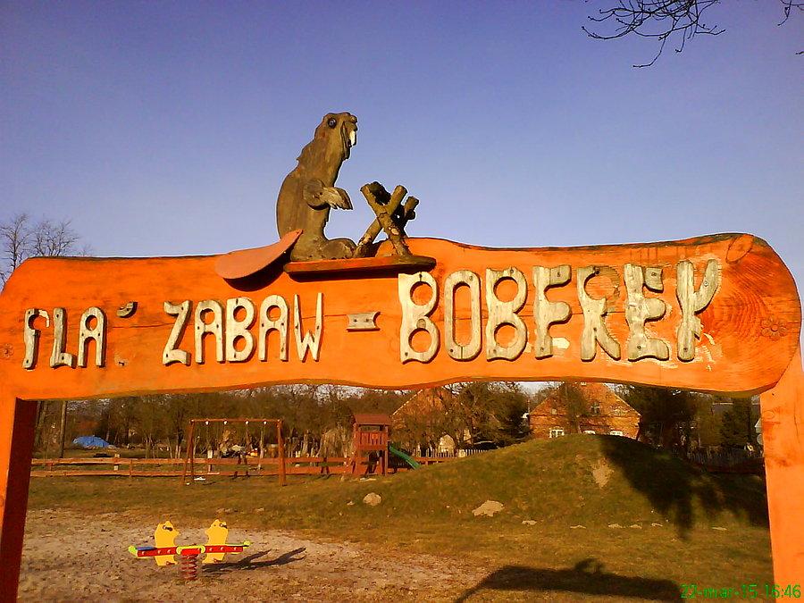 Plac zabaw w Gorzupii. Z bobrem koło Bobru