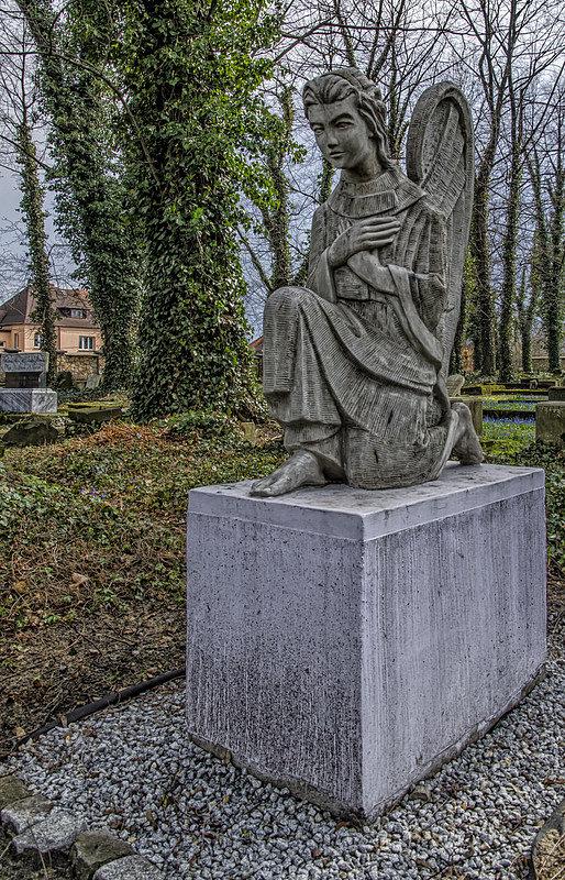 Jest i anioł