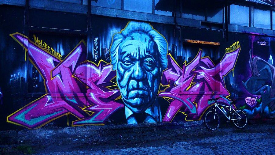 Graffiti na dworcu Warszawa Główna