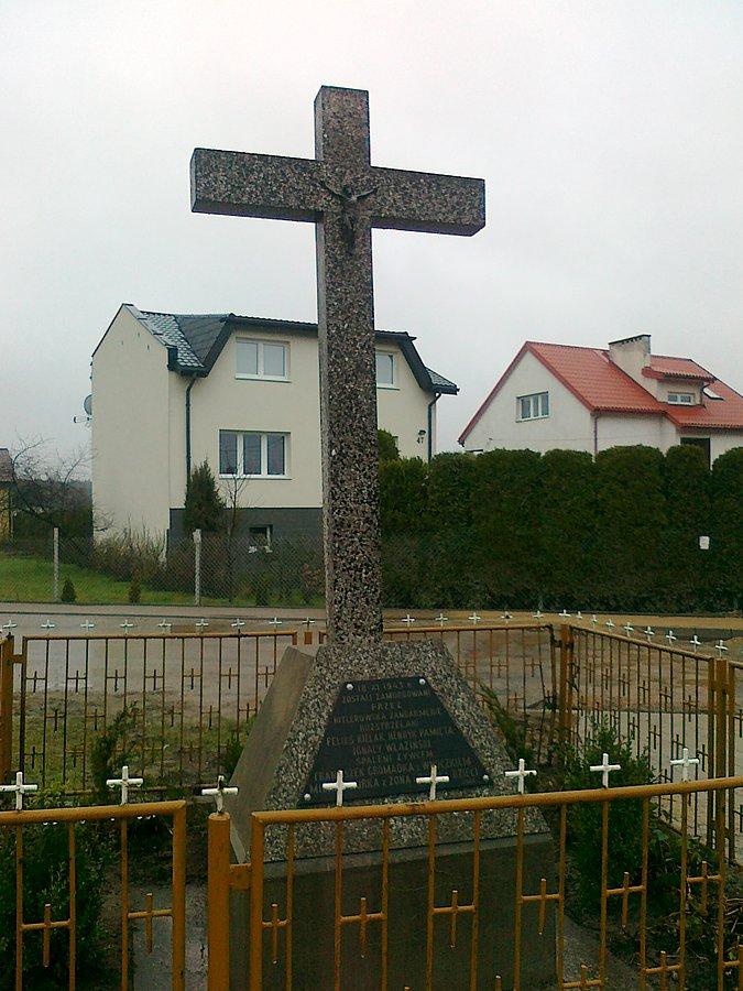 Krzyż na rozstaju dróg w Truskawiu