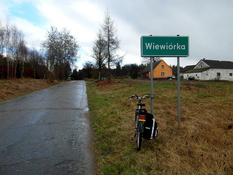 Wjeżdżamy do miejscowości Wiewiórka