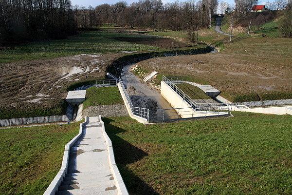 Zbiornik w Skrzyszowie - odpływ