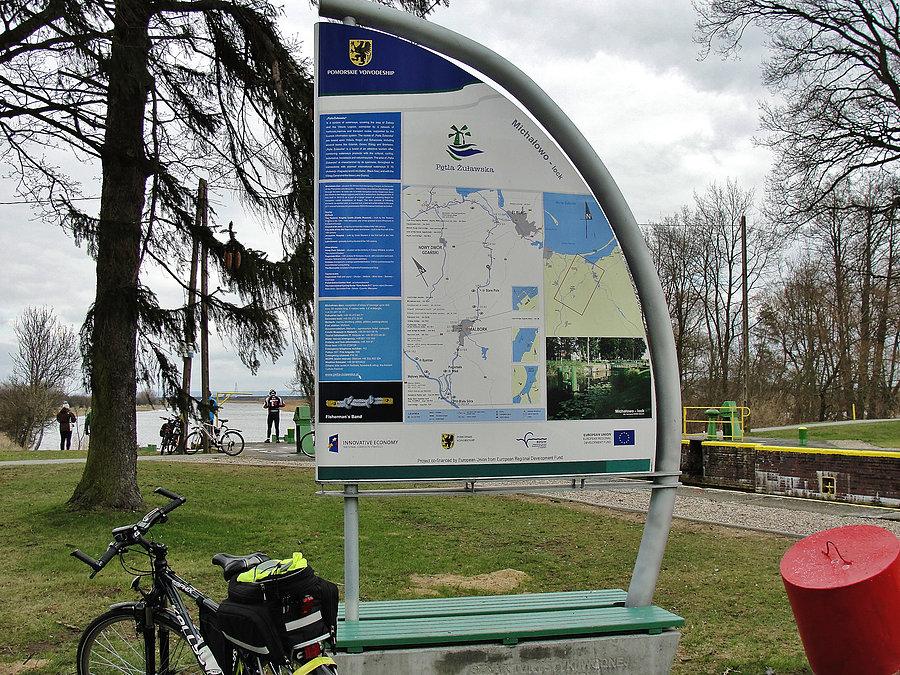 Spotkanie z ekipą PTTK Szuwarek w Wiercinach - wracamy do Tczewa. Śluza w Michałowie