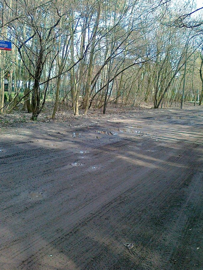 Ulica Kleeberga ciągle błotnista