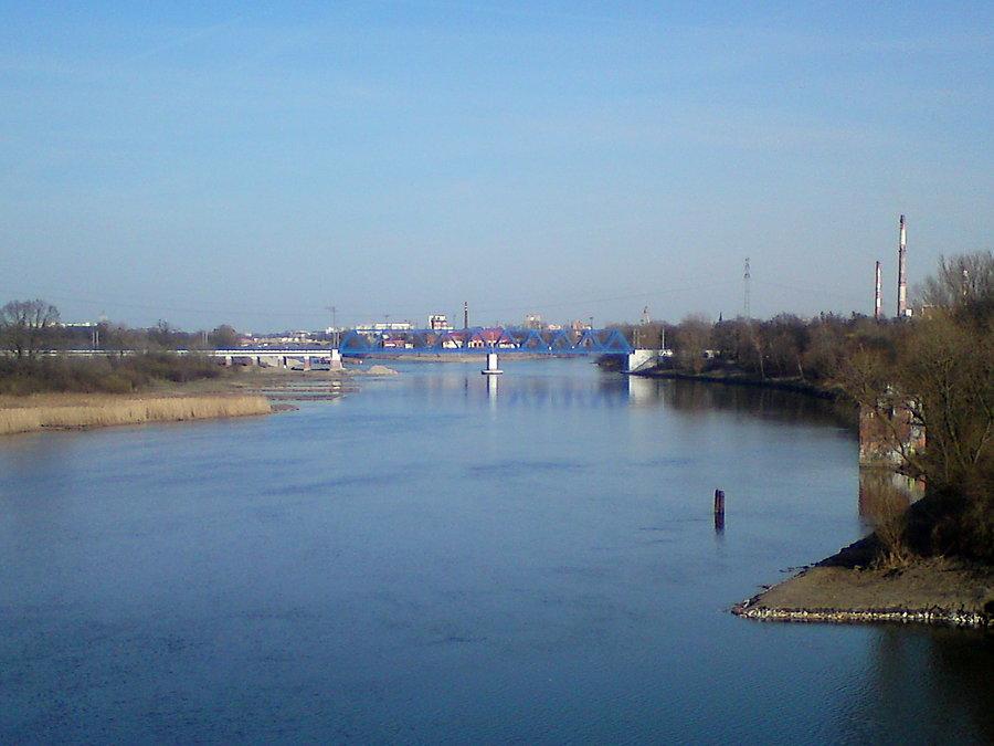 Odra i wyremontowany most kolejowy