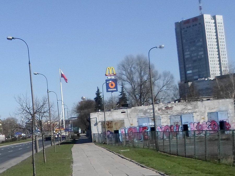 Biało-czerwony McDonald's i StatOil