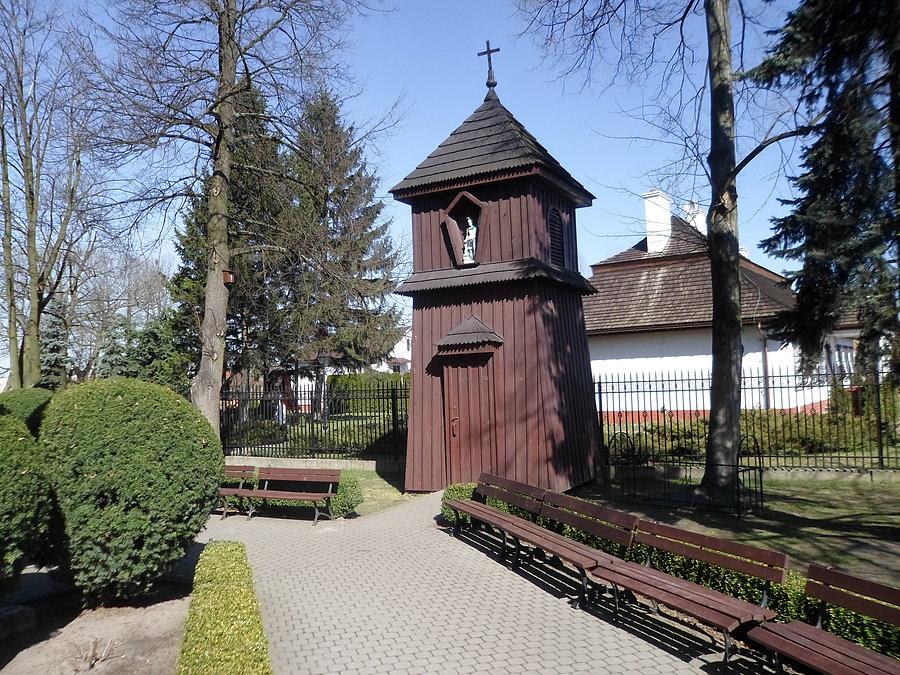 Dzwonnica ze Św. Nepomucenem