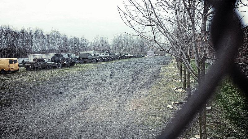 Przez płot
