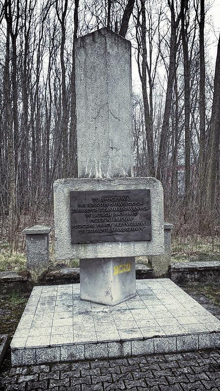 Na cmentarzu jeńców radzieckich