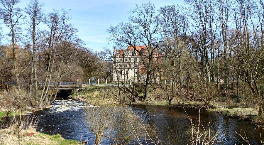 Zamek w Pęzinie