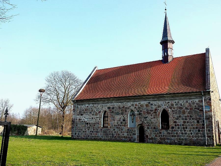 Kościół filialny p.w. św. siostry Faustyny Kowalskiej w Strachocinie