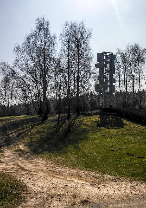 Pomnik w okolicy Borowskiej Góry