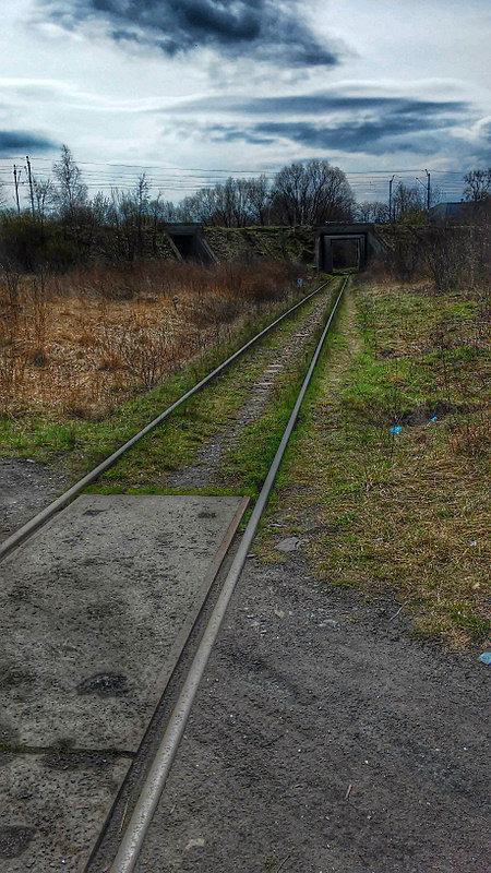 I w drugą stronę w kierunku wiaduktu kolejowego