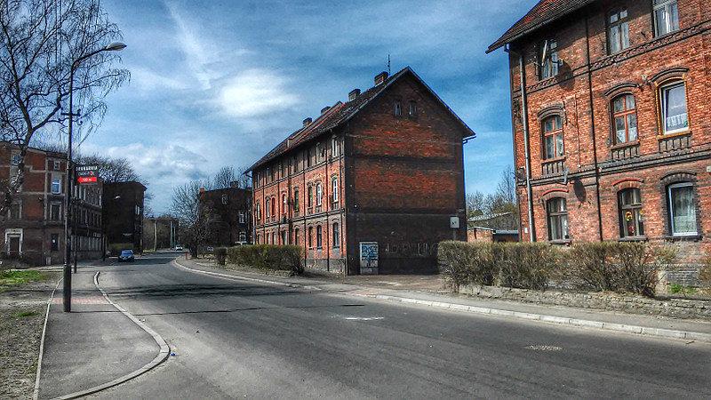 Piękne budynki, tylko strach tutaj chodzić wieczorami ;P
