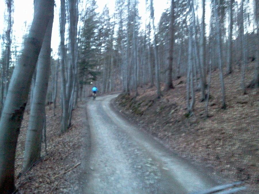Biker na podjeździe