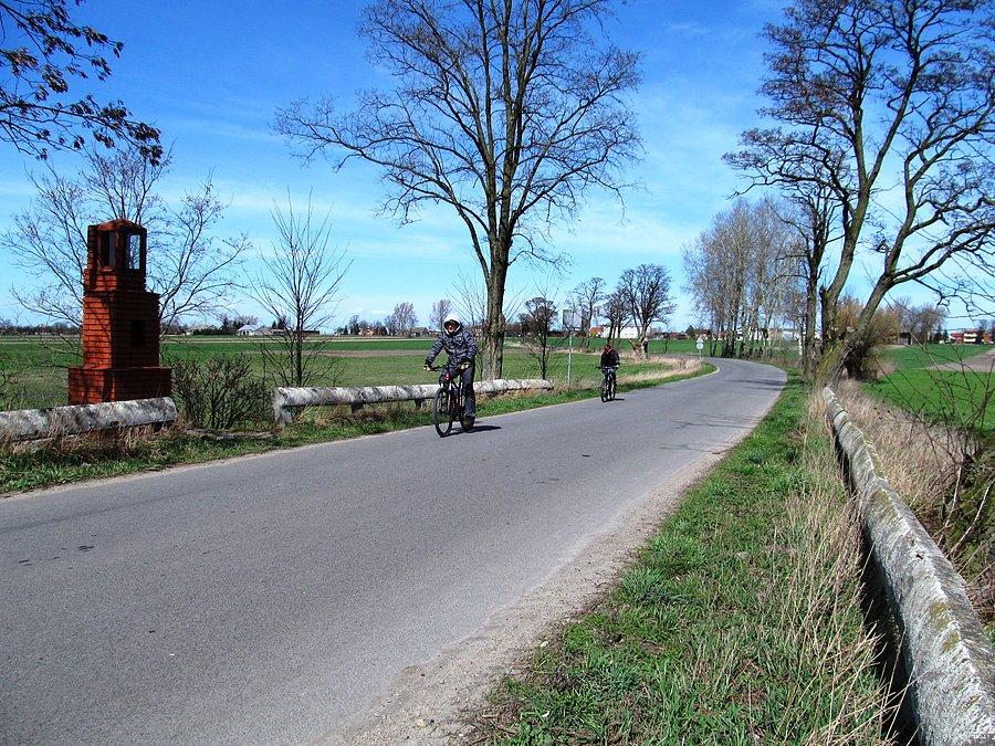 Pozycja nr 2 - kulejący na rowerze - Ciapek